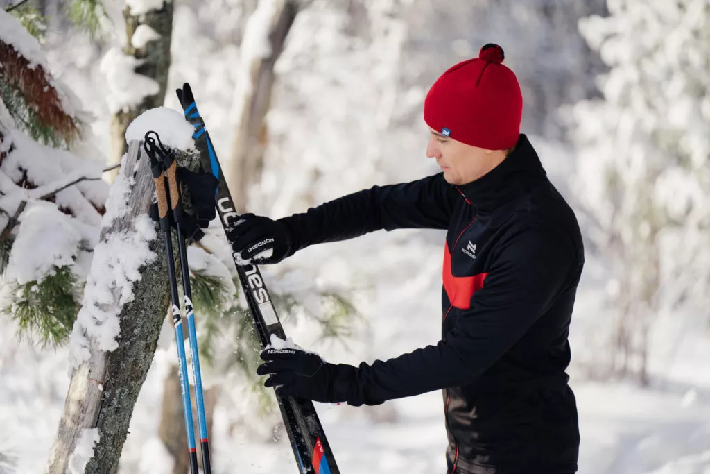 Чем отличаются лыжные гонки от тренировочного процесса и как к ним подготовиться