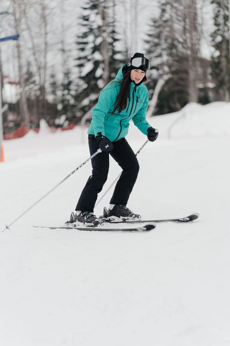 Отличие горнолыжной одежды от сноубордической