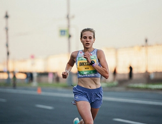 Анна Викулова – золото на 10 км «Белые ночи» 2023!