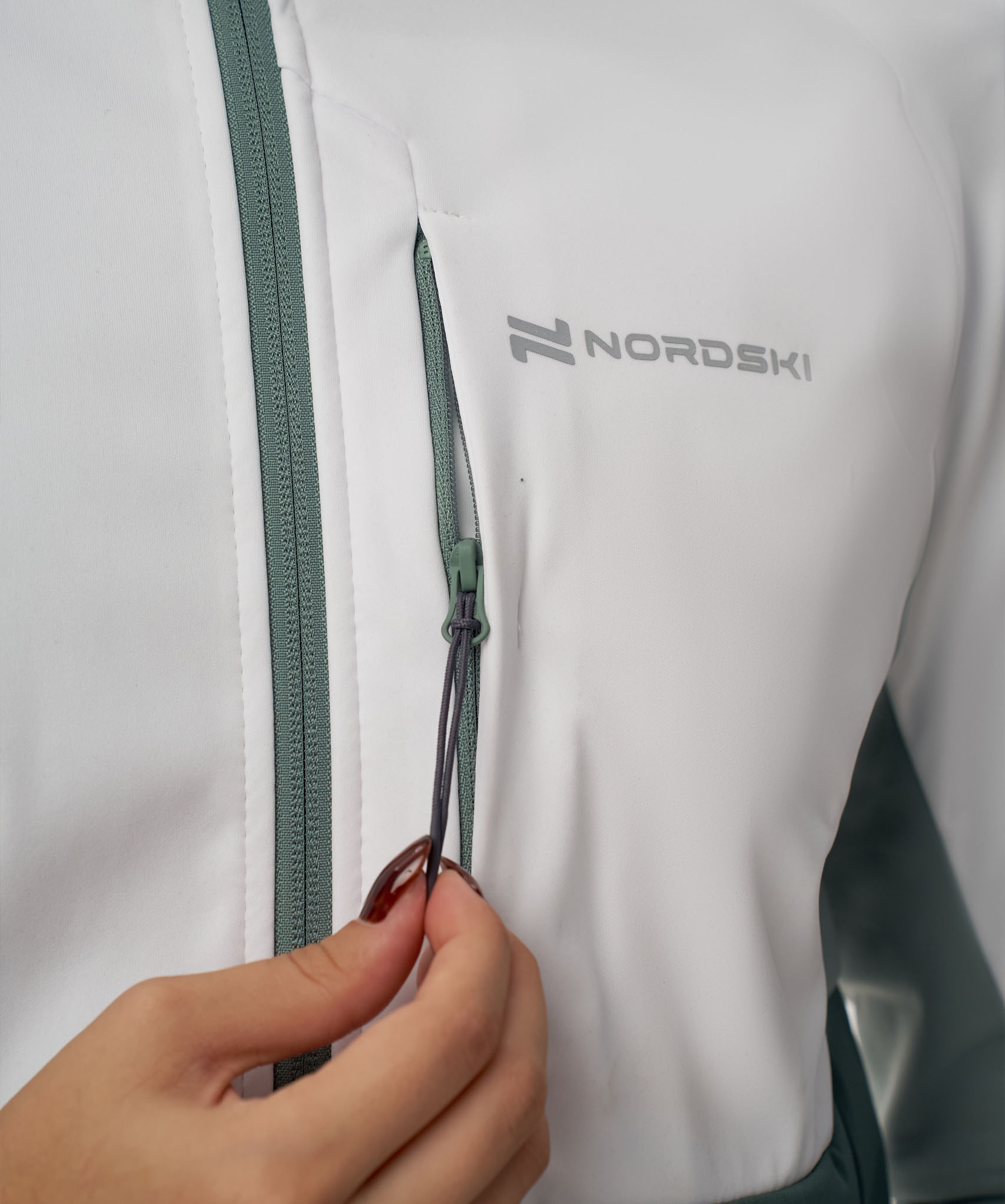 Тренировочная куртка Nordski PRO TOUR HOOD White/Dark Mint/Ice Mint W